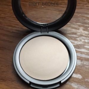 Well People Bio Base Baked Foundation